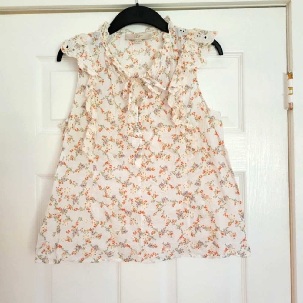 🌸 LOFT Floral Ruffle Trim Top NWOT